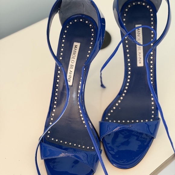 Manolo Blahnik “Chaos” ankle strap sandal in striking cobalt blue patent leather - Picture 8 of 10